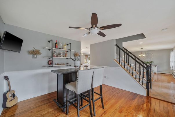 Interior, Recessed Lighting, Wood Texture Flooring
