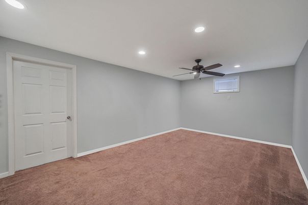 Empty room, Interior, Recessed Lighting