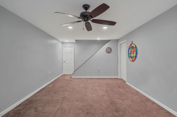 Empty room, Interior, Recessed Lighting
