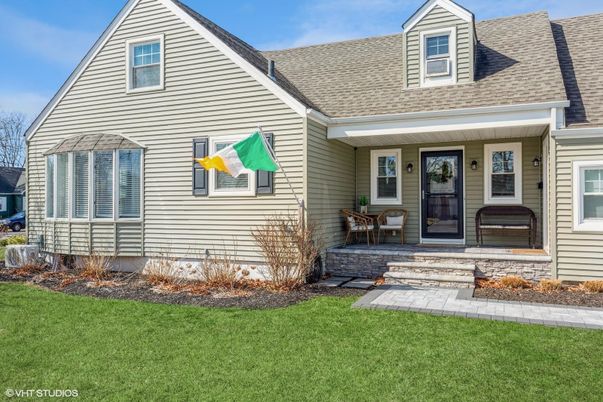 Exterior, Facade, Cape Cod