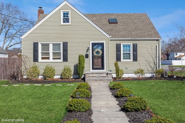 Exterior, Facade, Cape Cod