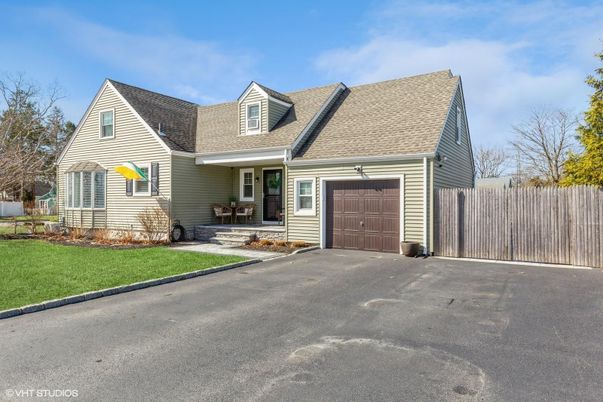 Attached, Exterior, Facade, Cape Cod