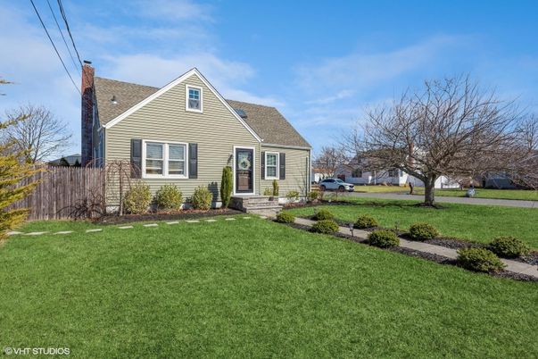 Backyard, Exterior, Facade, Cape Cod