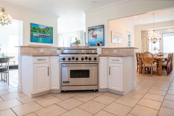 Chandelier, Dining room, Interior, Kitchen, Recessed Lighting, Stainless Steel Appliances