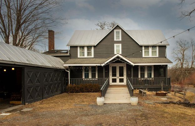 Attached, Exterior, Facade, Queen Anne Victorian