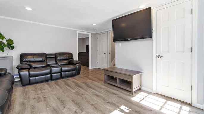 Interior, Recessed Lighting, Wood Texture Flooring