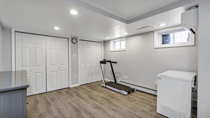 Fitness Equipment, Interior, Recessed Lighting, Wood Texture Flooring