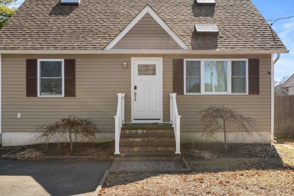 Exterior, Facade, Cape Cod
