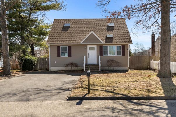 Exterior, Facade, Cape Cod