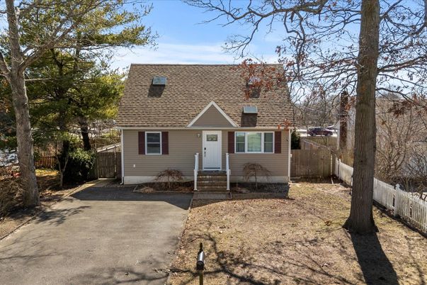 Exterior, Facade, Cape Cod