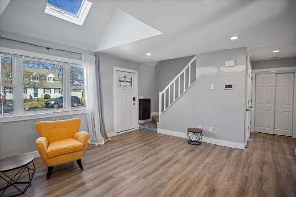 Interior, Recessed Lighting, Wood Texture Flooring