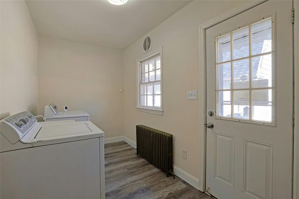 Interior, Washer, Wood Texture Flooring