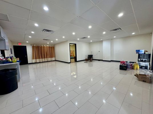 Empty room, Interior, Recessed Lighting