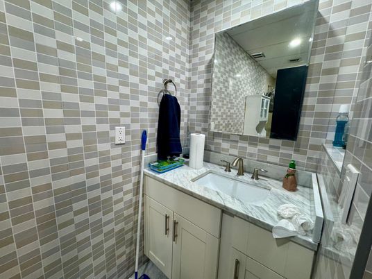 Bathroom, Interior, Recessed Lighting