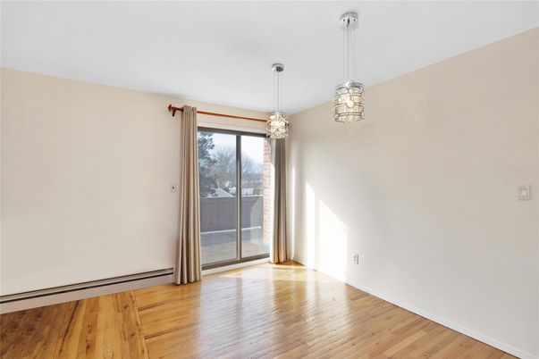 Empty room, Interior, Pendant Lights, Wood Texture Flooring