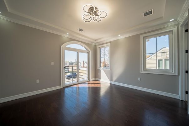 Empty room, Interior, Recessed Lighting, Wood Texture Flooring