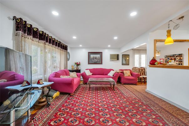 Interior, Living room, Pendant Lights, Recessed Lighting