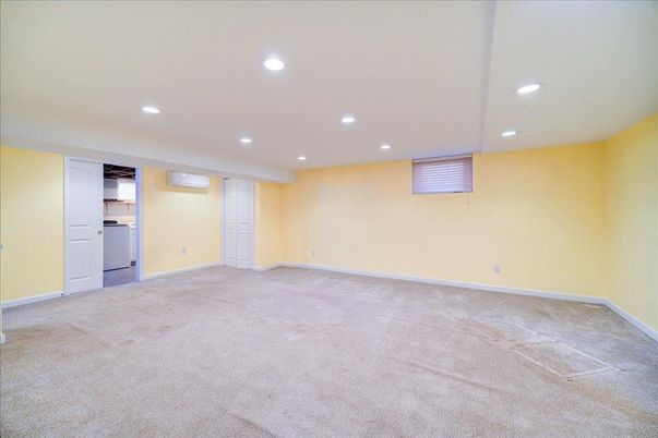 Empty room, Interior, Recessed Lighting