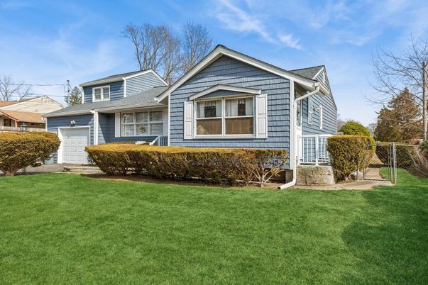 Attached, Exterior, Facade, Farmhouse