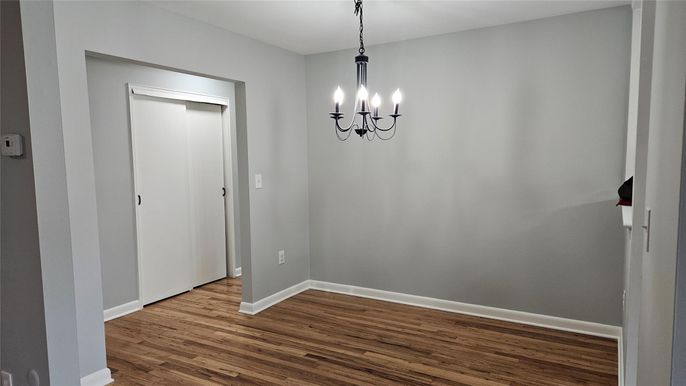 Chandelier, Empty room, Interior, Wood Texture Flooring