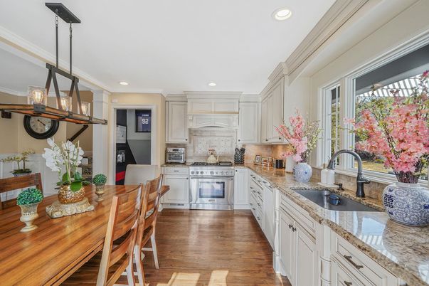 Dining room, Interior, Kitchen, Pendant Lights, Recessed Lighting, Wood Texture Flooring