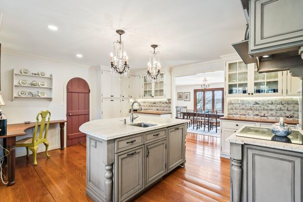 Chandelier, Dining room, Interior, Kitchen, Recessed Lighting, Wood Texture Flooring