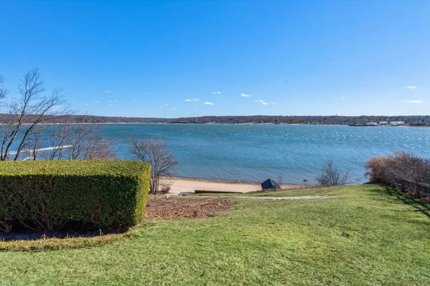 Exterior, Lake