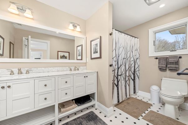 Bathroom, Dual Sink Vanities, Interior, Recessed Lighting