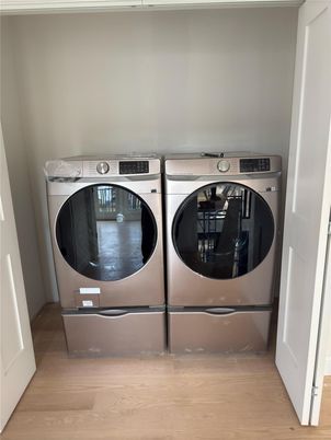Interior, Utility Closets, Washer, Wood Texture Flooring