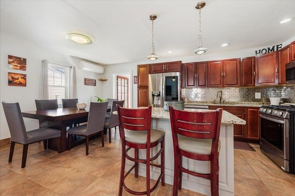 Dining room, Interior, Kitchen, Pendant Lights, Recessed Lighting, Stainless Steel Appliances