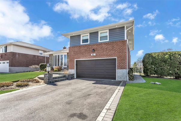 Attached, Exterior, Facade, Brick Facade, Split Level