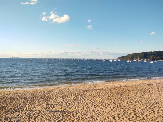 Exterior, Lake