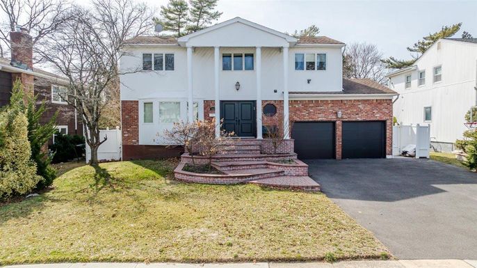 Attached, Exterior, Facade, Brick Facade, Split Level