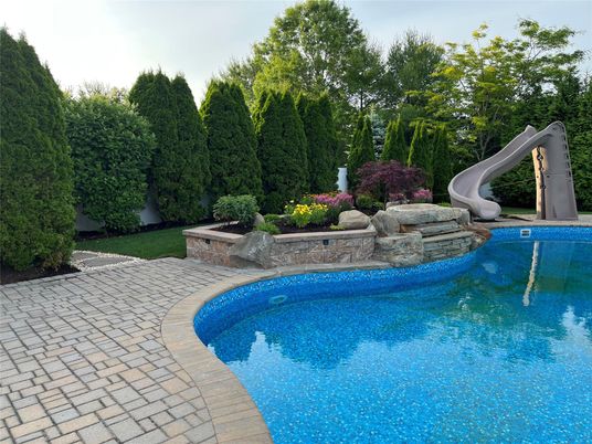 Exterior, Playground, Pool