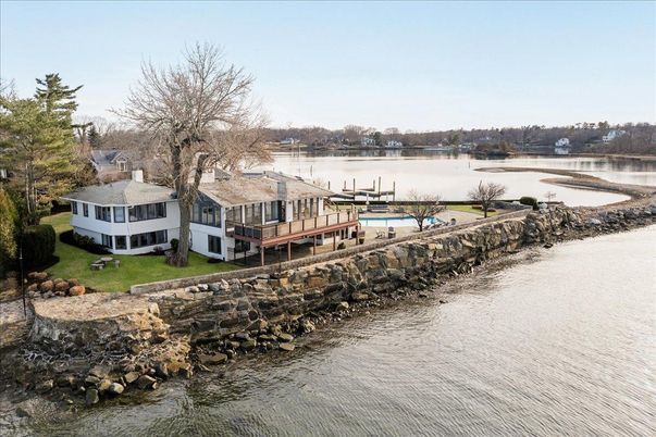 Exterior, Lake