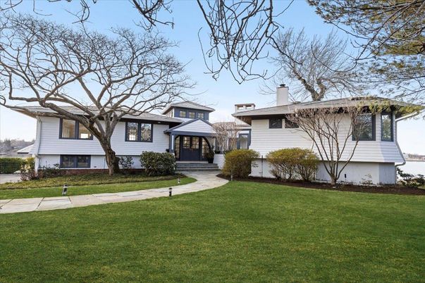 Backyard, Exterior, Facade, Split Level