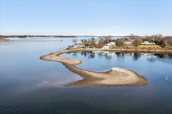 Exterior, Lake