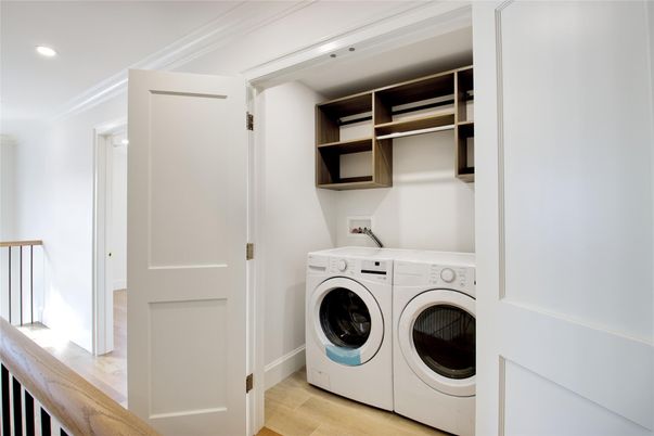Interior, Recessed Lighting, Washer, Wood Texture Flooring