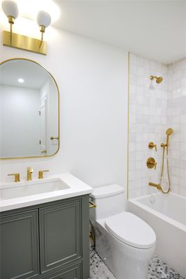 Bathroom, Interior, Recessed Lighting