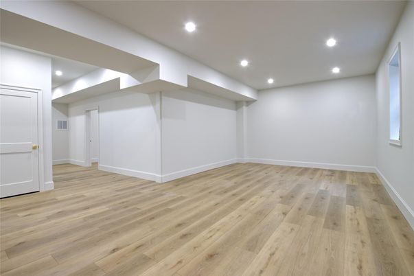 Empty room, Interior, Recessed Lighting, Wood Texture Flooring