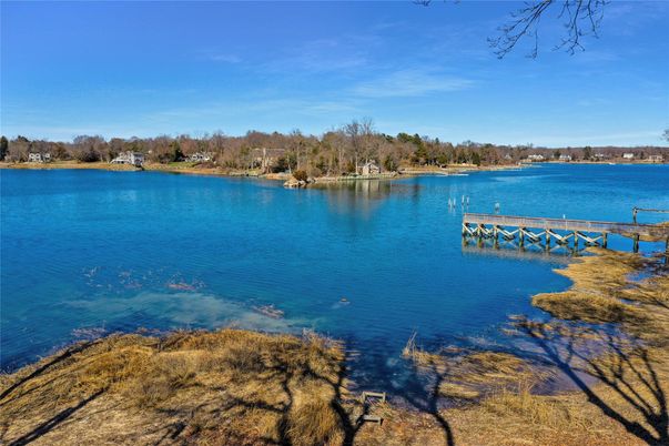 Exterior, Lake