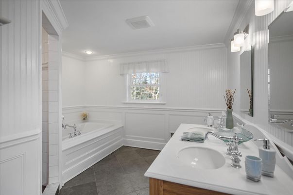 Bathroom, Dual Sink Vanities, Interior, Recessed Lighting