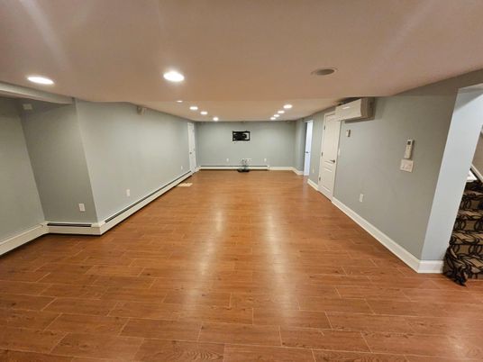 Empty room, Interior, Recessed Lighting, Wood Texture Flooring