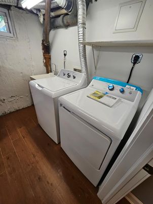 Interior, Washer, Wood Texture Flooring