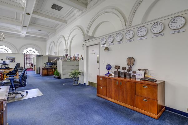 Home Office, Interior