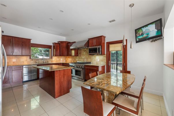 Dining room, Interior, Kitchen, Pendant Lights, Recessed Lighting, Stainless Steel Appliances