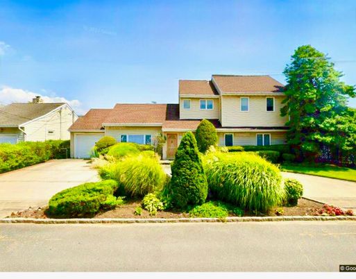 Attached, Exterior, Facade, Split Level