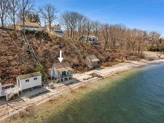 Exterior, Lake