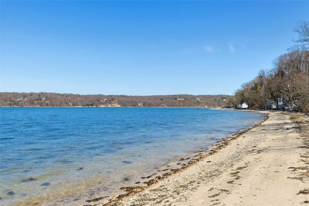 Exterior, Lake