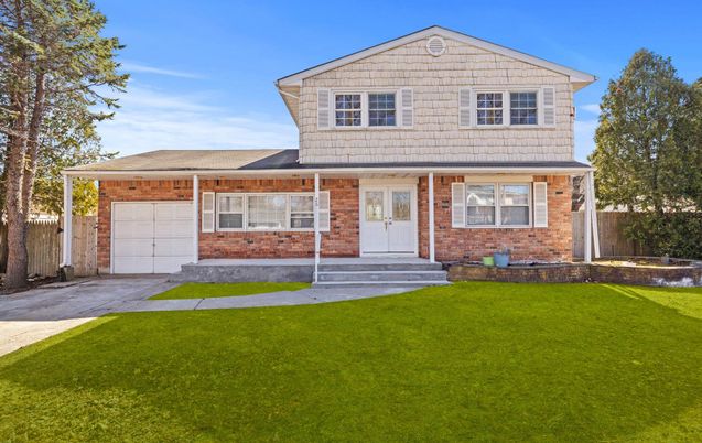 Attached, Exterior, Facade, Brick Facade, Split Level